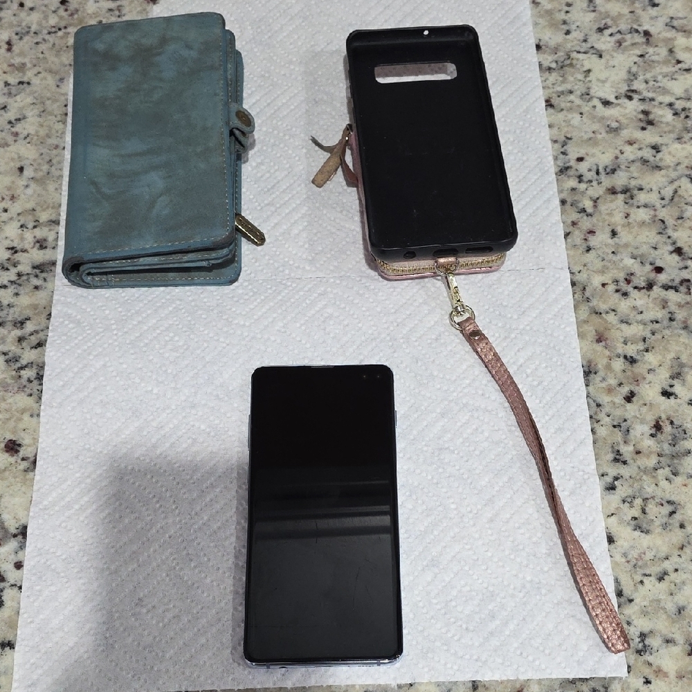 Samsung Galaxy S10+  Phone  With 2 Phone Cases